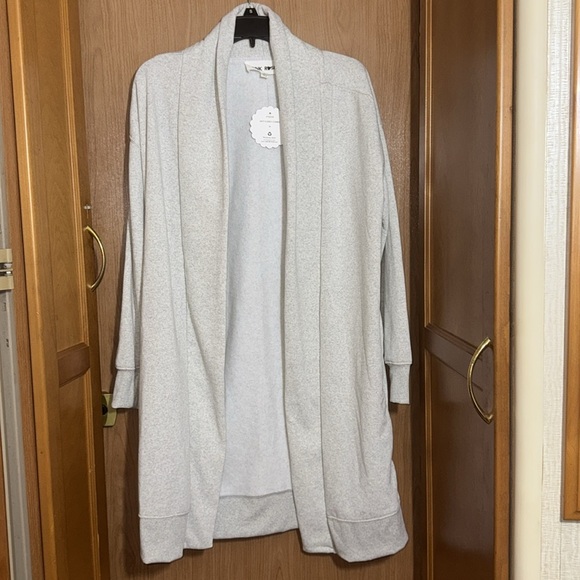 Pink rose, three-piece set new with tags size medium white gray combo - Picture 3 of 9